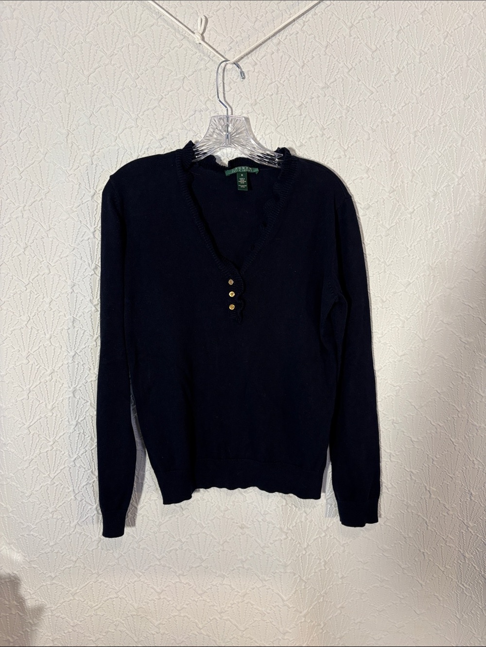 Lauren Ralph Lauren classic American style sweater. Refined and Preppy